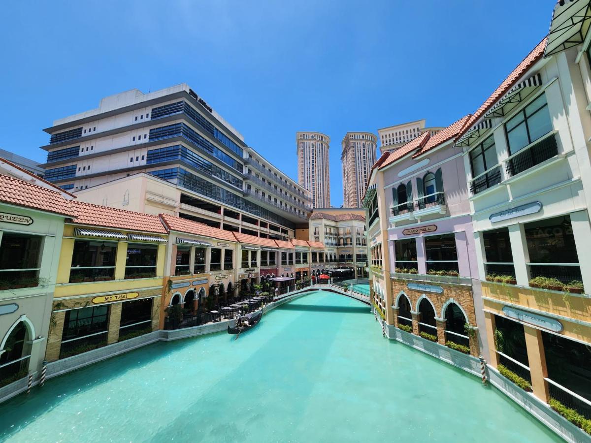 Spacious Cozy Suite At The Venice Mall With Free Parking And Washing Machine (Adults Only) Taguig Kültér fotó