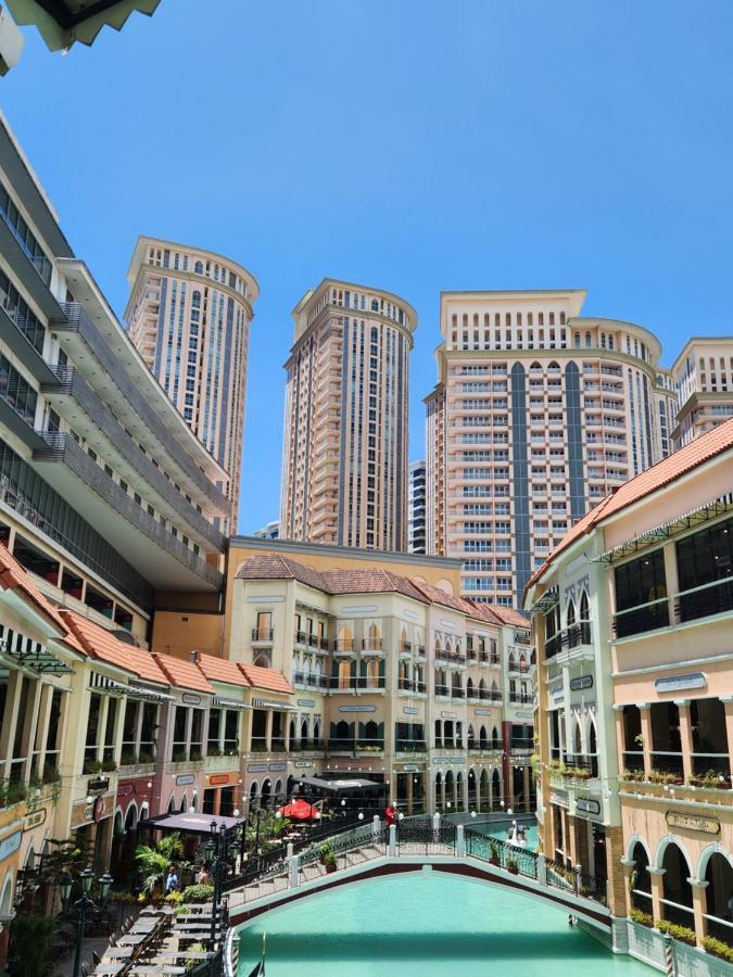 Spacious Cozy Suite At The Venice Mall With Free Parking And Washing Machine (Adults Only) Taguig Kültér fotó