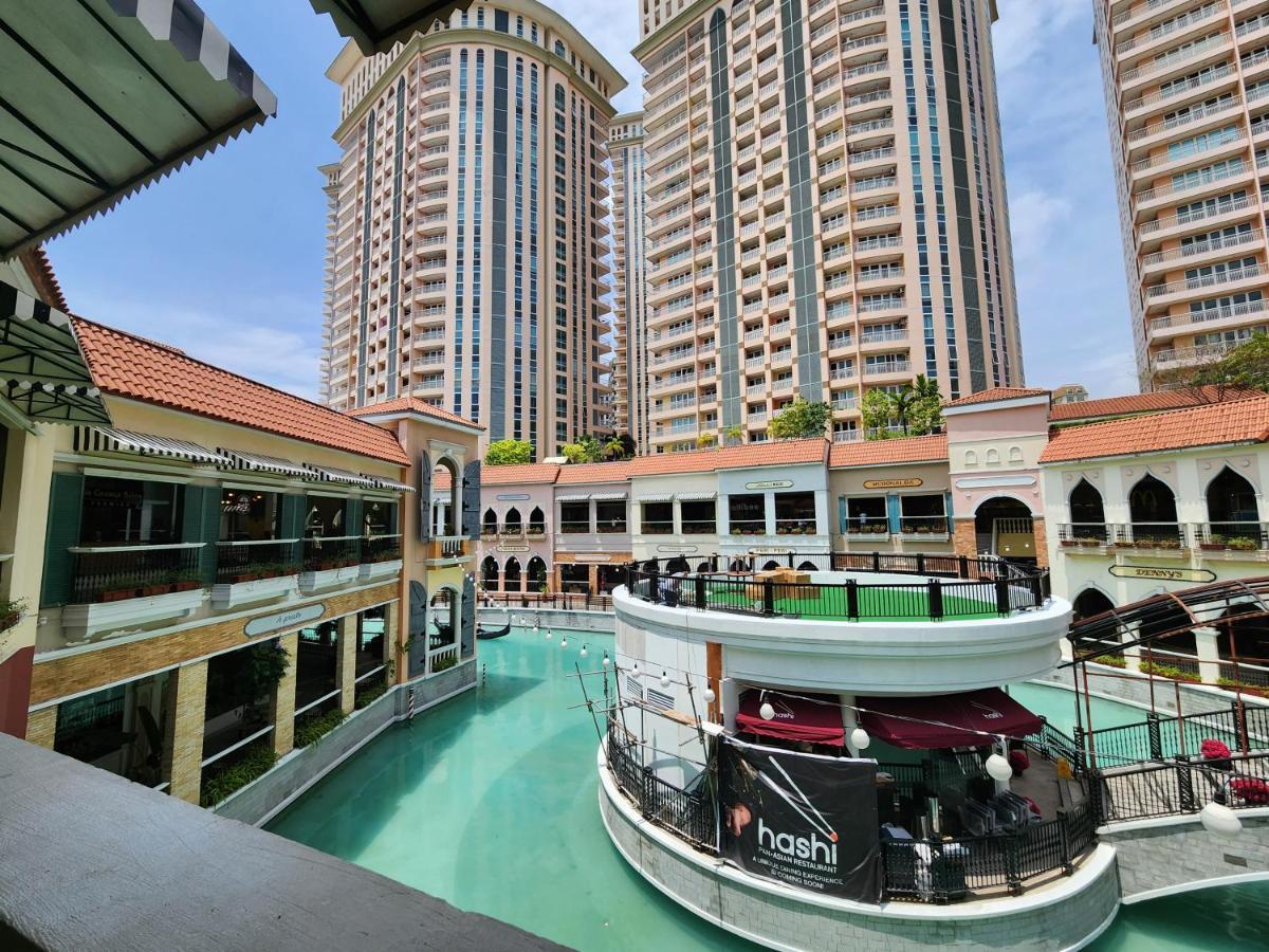 Spacious Cozy Suite At The Venice Mall With Free Parking And Washing Machine (Adults Only) Taguig Kültér fotó