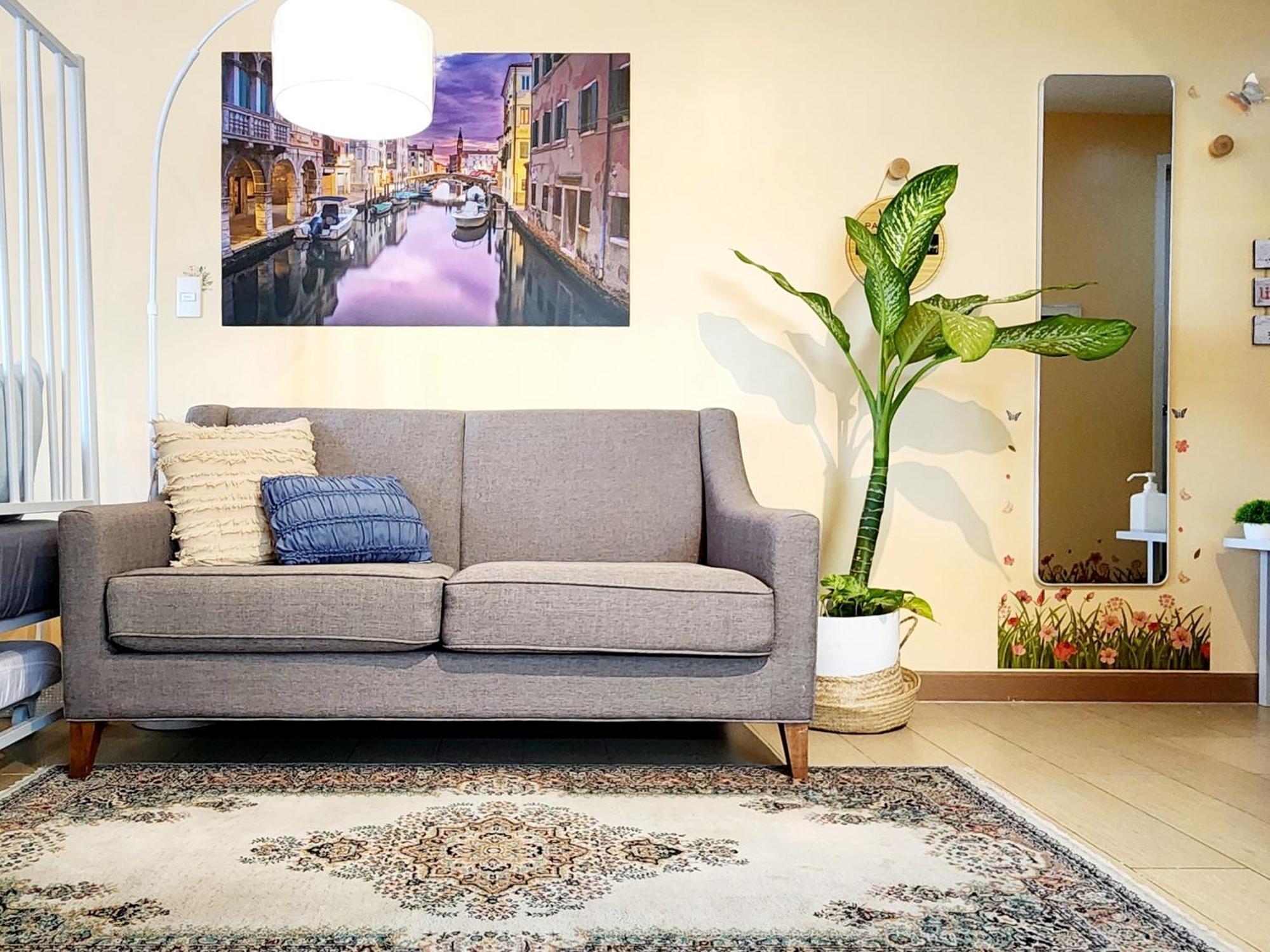 Spacious Cozy Suite At The Venice Mall With Free Parking And Washing Machine (Adults Only) Taguig Szoba fotó
